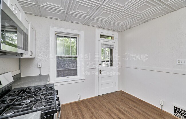 Building Photo - 5021 Ray Ave