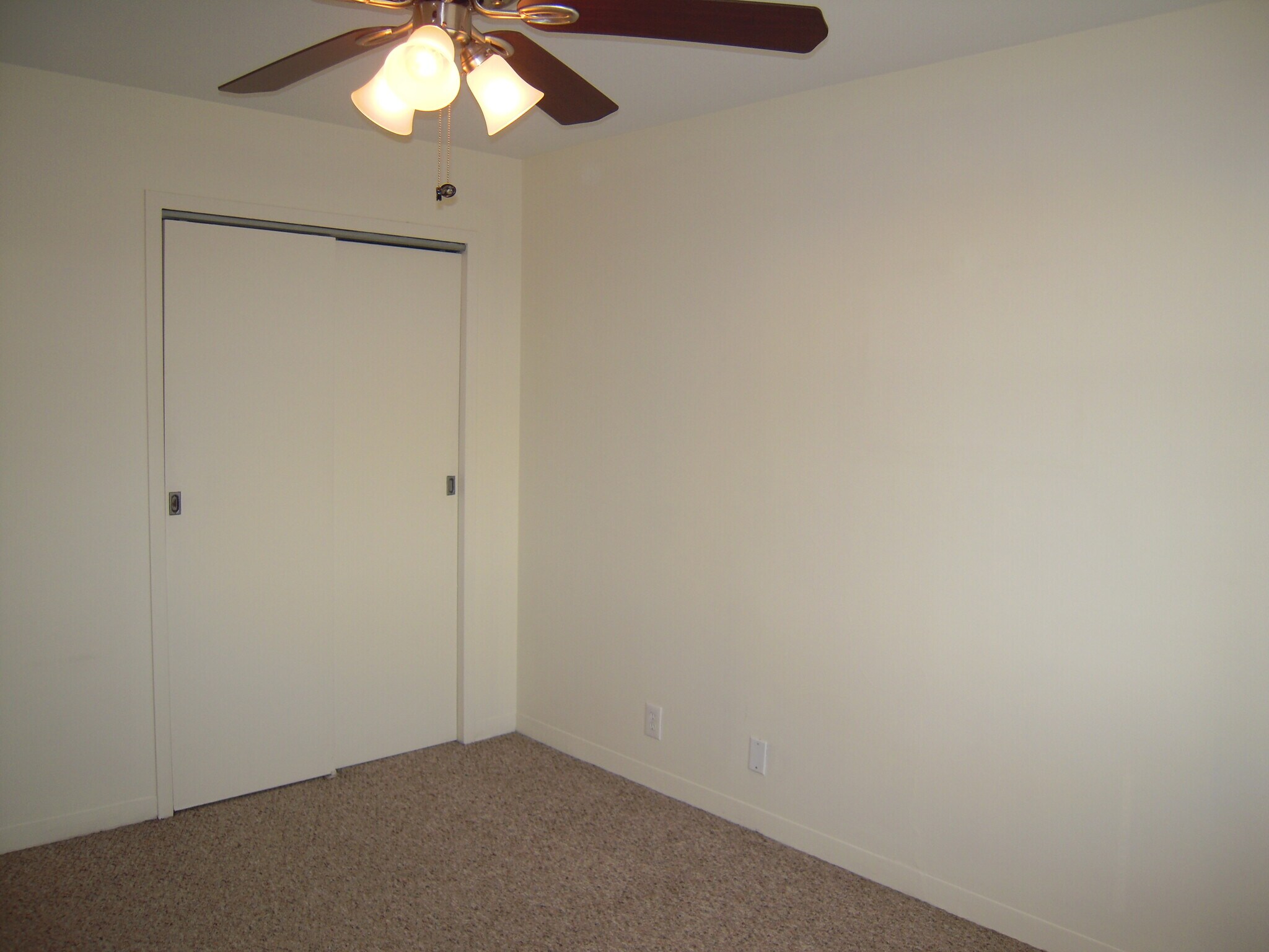 Building Photo - 11820 Edgewater Dr