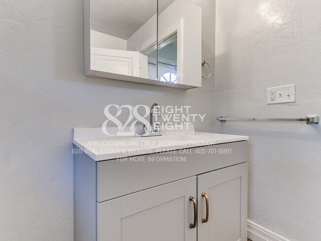 Building Photo - *COMING SOON - TOURS EXPECTED TO BEGIN 6/5/26* 2 Bed/2 Bath Duplex Close to Campus Corner!