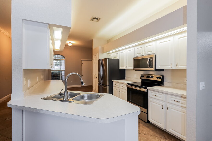 Building Photo - 7734 Ashford Dr