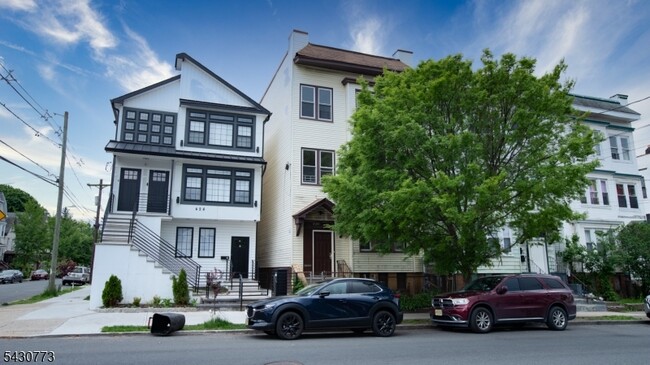 Building Photo - 428 Avon Ave
