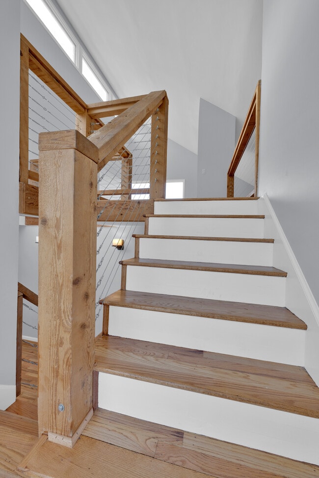 Building Photo - 294 Shades Crest Rd