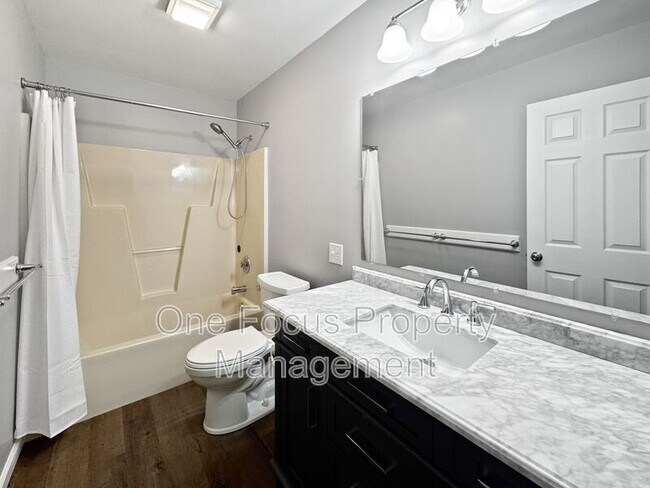 Building Photo - 556 Becker St