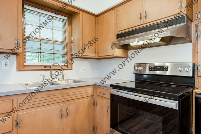 Building Photo - Close to downtown OP!!! Includes Water, El...