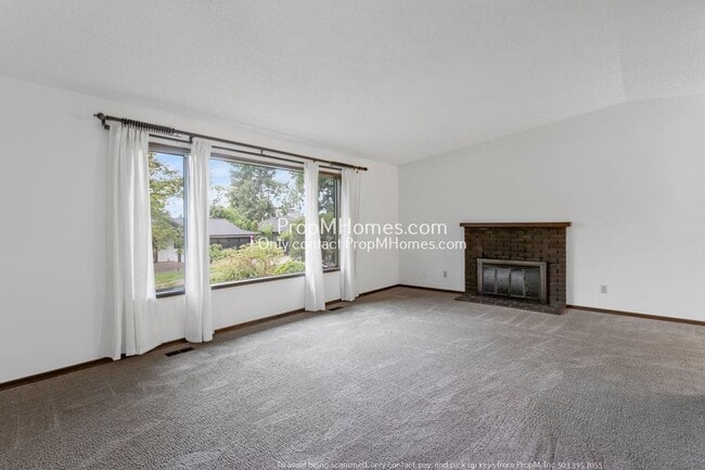 Building Photo - Spacious Elegance: A Four-Bedroom Retreat in the Heart of Palisades!