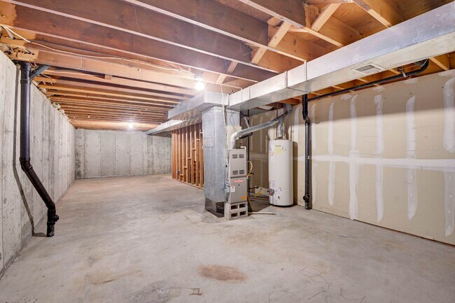 Building Photo - $2,025 - 2 Bed, 2.5 Bath Unit in Lakewood with In-Unit Laundry!