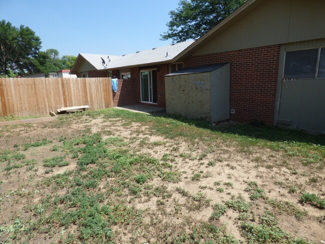 Building Photo - Move in specials - Pick One - 1st month free or $100 off monthly rent. Flexible lease terms are a...