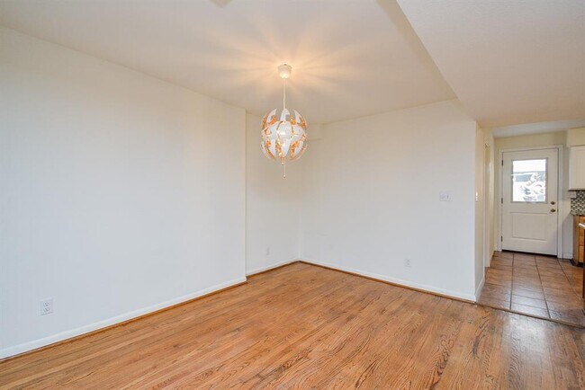 Building Photo - 917 S Ripple Creek Dr