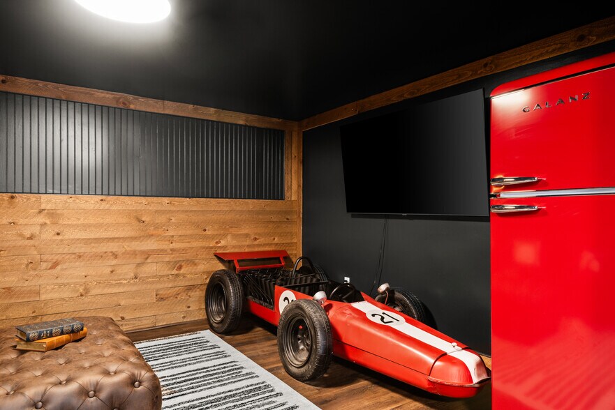 Building Photo - 1009 Little Marrowbone Rd