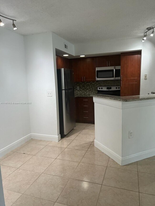 Building Photo - 13060 Vista Isles Dr