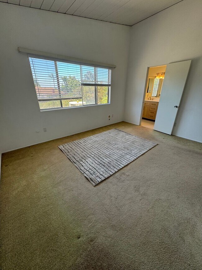 Building Photo - Spacious Single Story 4 bed 2 bath home in Serra Mesa w/2 car garage