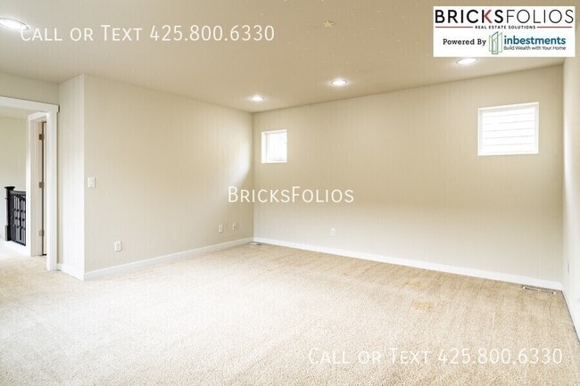 Building Photo - 10251 Eastridge Dr NE