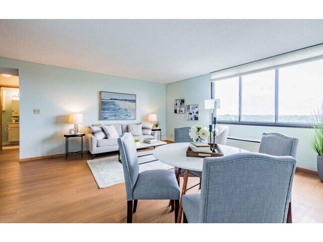 Building Photo - Spacious one-bedroom, one-bath condo in a fantastic St. Paul location!