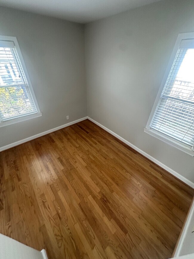 Building Photo - 3602 Ravena Ave