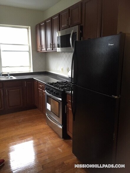 Building Photo - 53 Georgia St