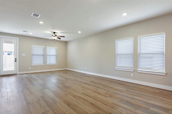 Building Photo - 2013 Woodland Pine Ct