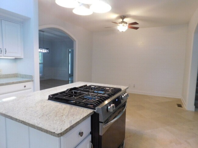 Building Photo - Expansive Unfurnished Spanish Wells Home Available for Rent