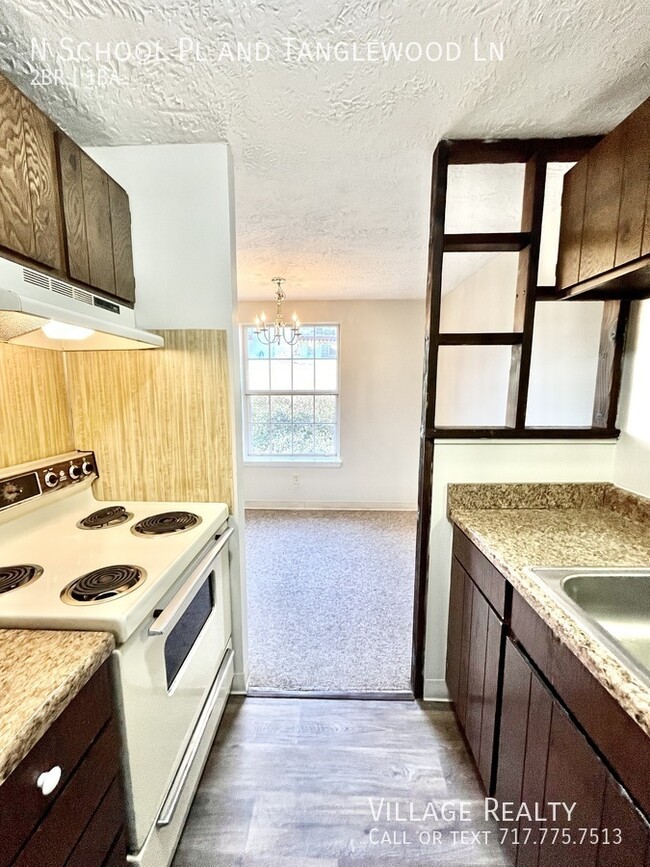 Building Photo - 307 N School Pl
