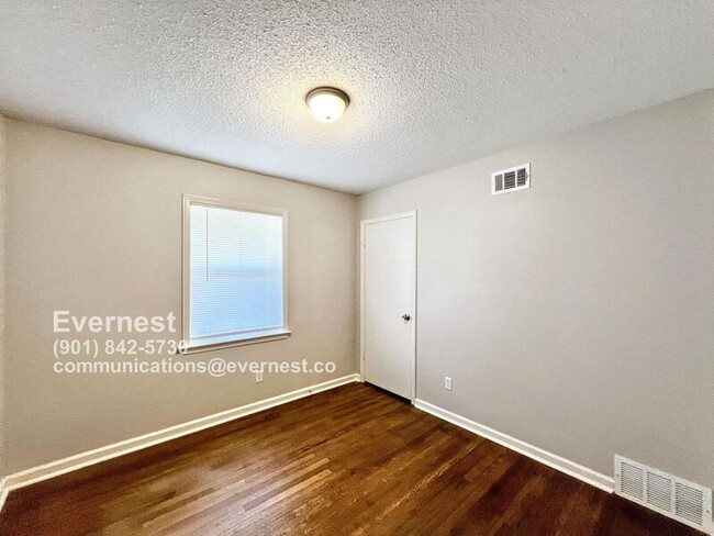 Building Photo - 1403 Moss Point Dr