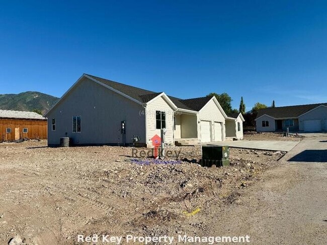 Building Photo - 600 N Duplex NEW