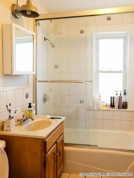 Building Photo - 197 College Ave