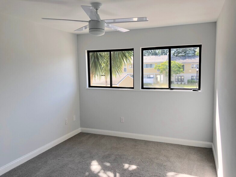 Building Photo - 7940 Los Robles Ct