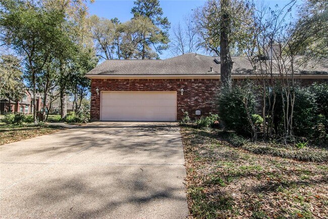 Building Photo - 2 Robin Trail