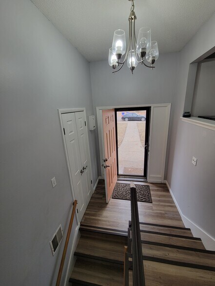Building Photo - 7806 Eby St