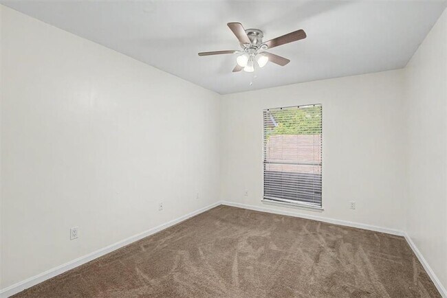 Building Photo - 6350 Hawthorne Terrace