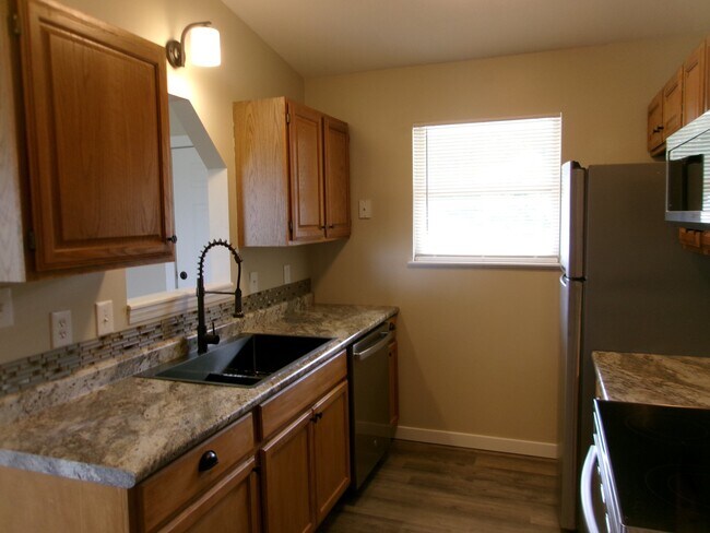 Building Photo - 307 Palomino Ln