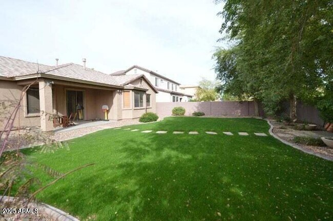 Building Photo - 857 W Glenmere Dr