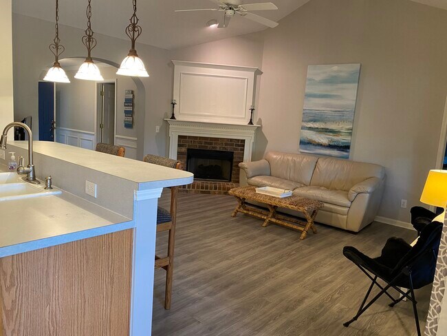 Building Photo - 223 Lake Linden Dr