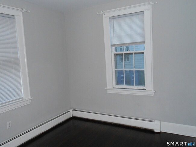 Building Photo - 254 Wayne St