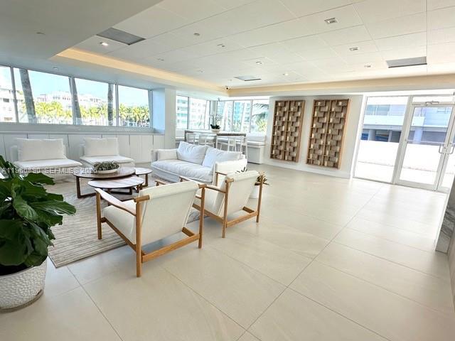 Building Photo - 5900 Collins Ave