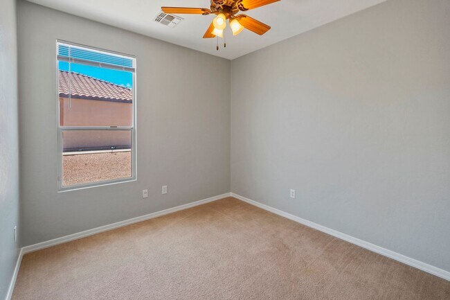 Building Photo - Stylish 4-Bedroom Rental in Rancho Sahuari...