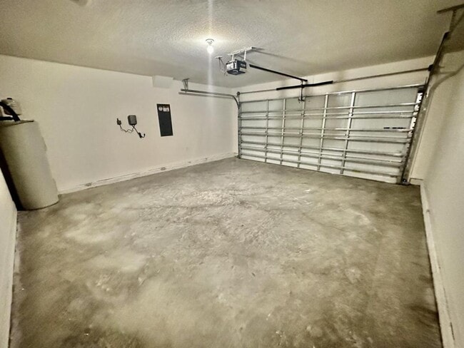 Building Photo - 29 Pineland Ln