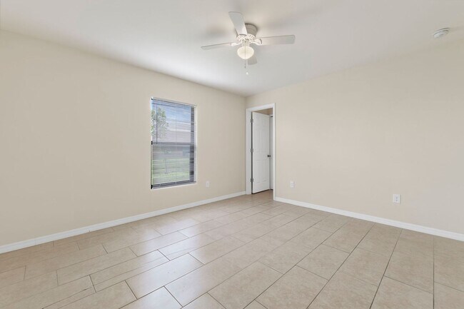 Building Photo - LB - Newly Constructed 3 bed 2 bath duplex with garage.