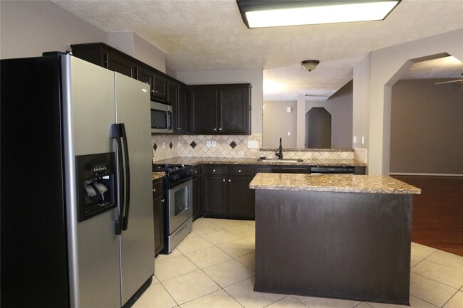 Building Photo - 10811 Burkes Garden Dr