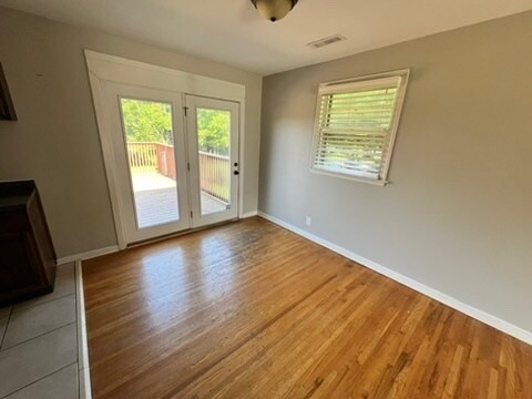 Building Photo - 2118 Dearborn Dr