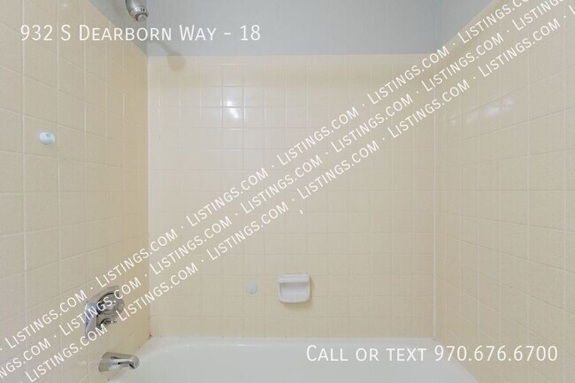 Building Photo - 932 S Dearborn Way