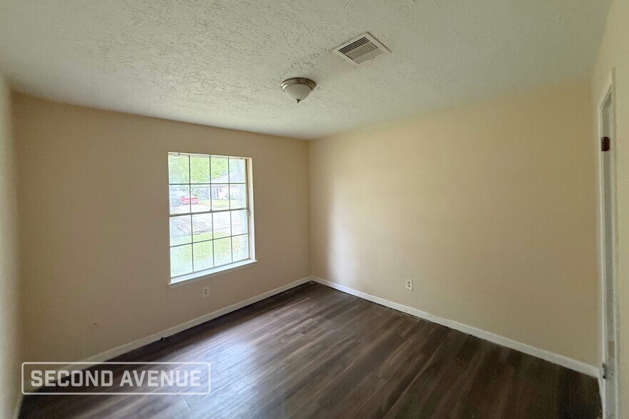 Building Photo - 10631 Sagewillow Ln