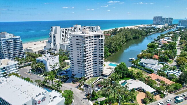 Building Photo - 3000 Holiday Dr