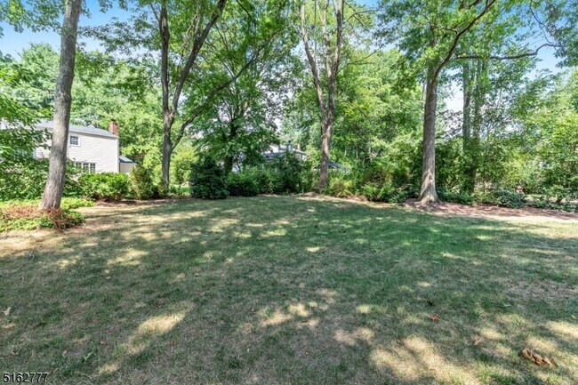 Building Photo - 27 Glenbrook Rd