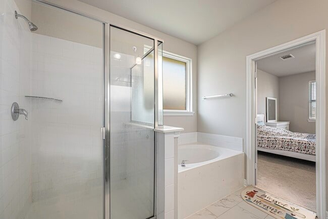 Building Photo - 104 Sea Glass Cv