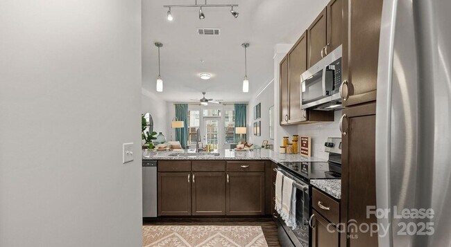 Building Photo - 10624 Parrish St