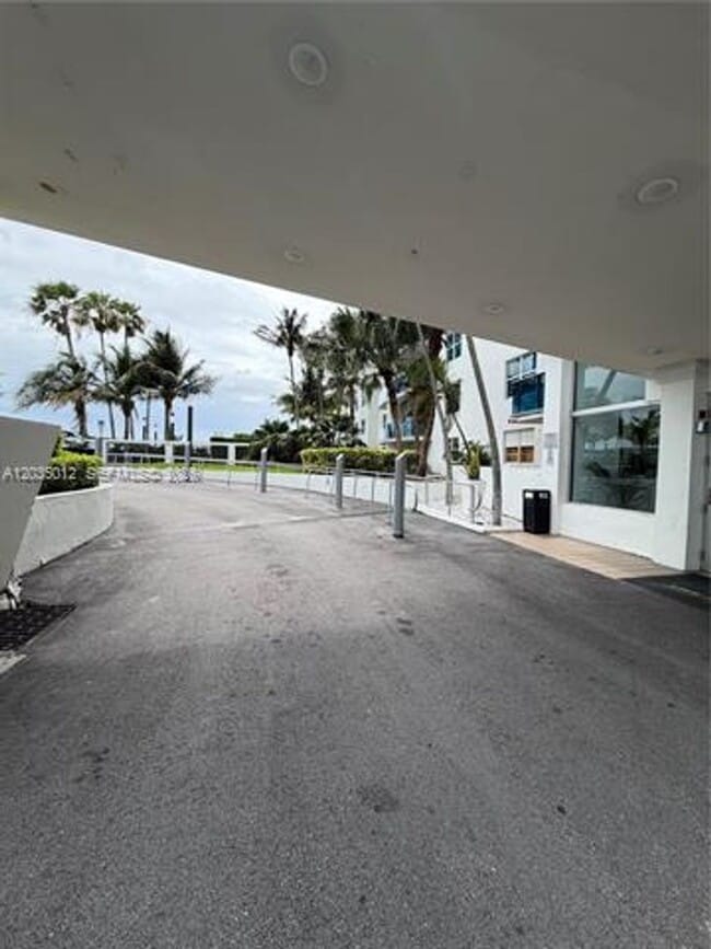 Building Photo - 7501 E Treasure Dr