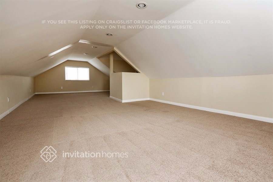 Building Photo - 3886 La Salle Ave