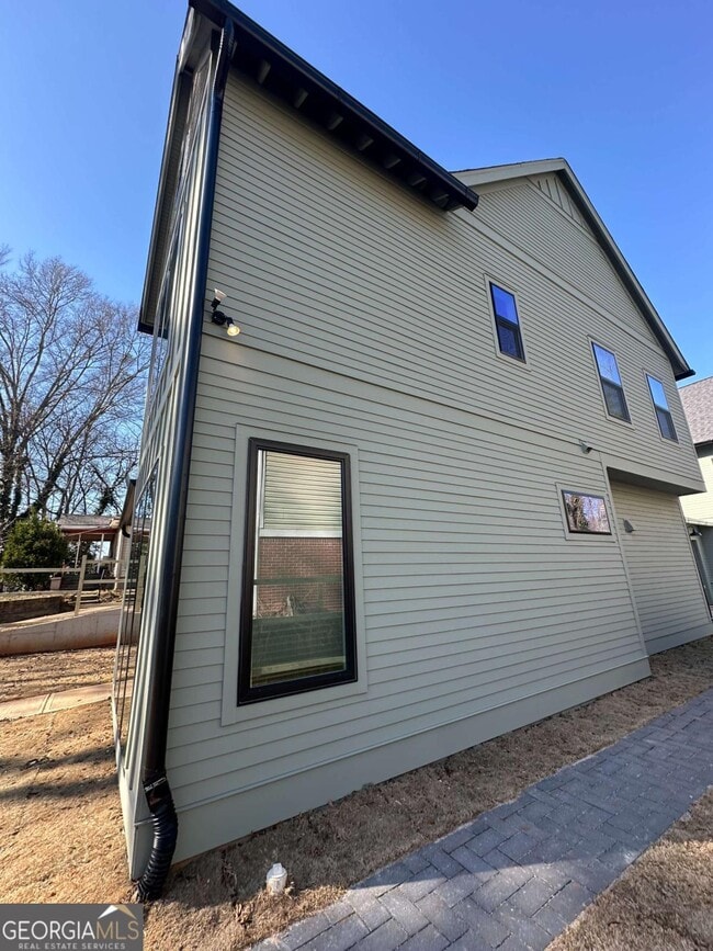 Building Photo - 1239 Plaza Ave SW