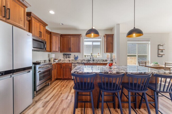 Building Photo - 3 Bedroom, 2 Bath Home