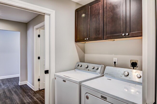 Building Photo - 1341 Blue Jay Pl